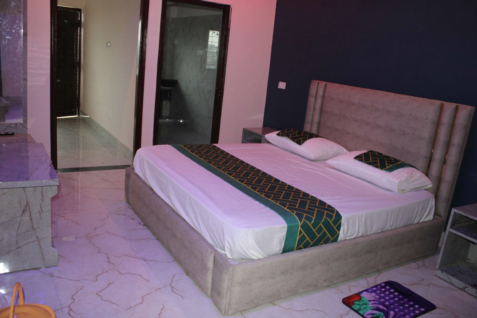 Hotel Eden Inn Room 06
