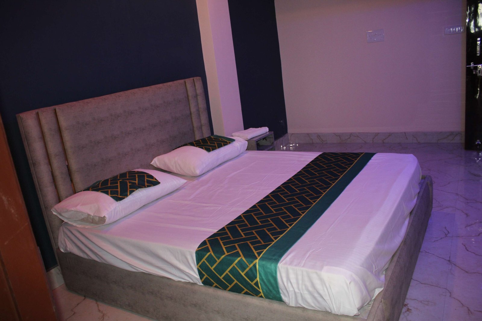 Hotel Eden Inn Room 03