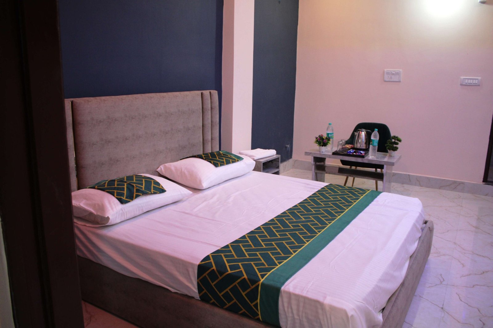 Hotel Eden Inn Room 01