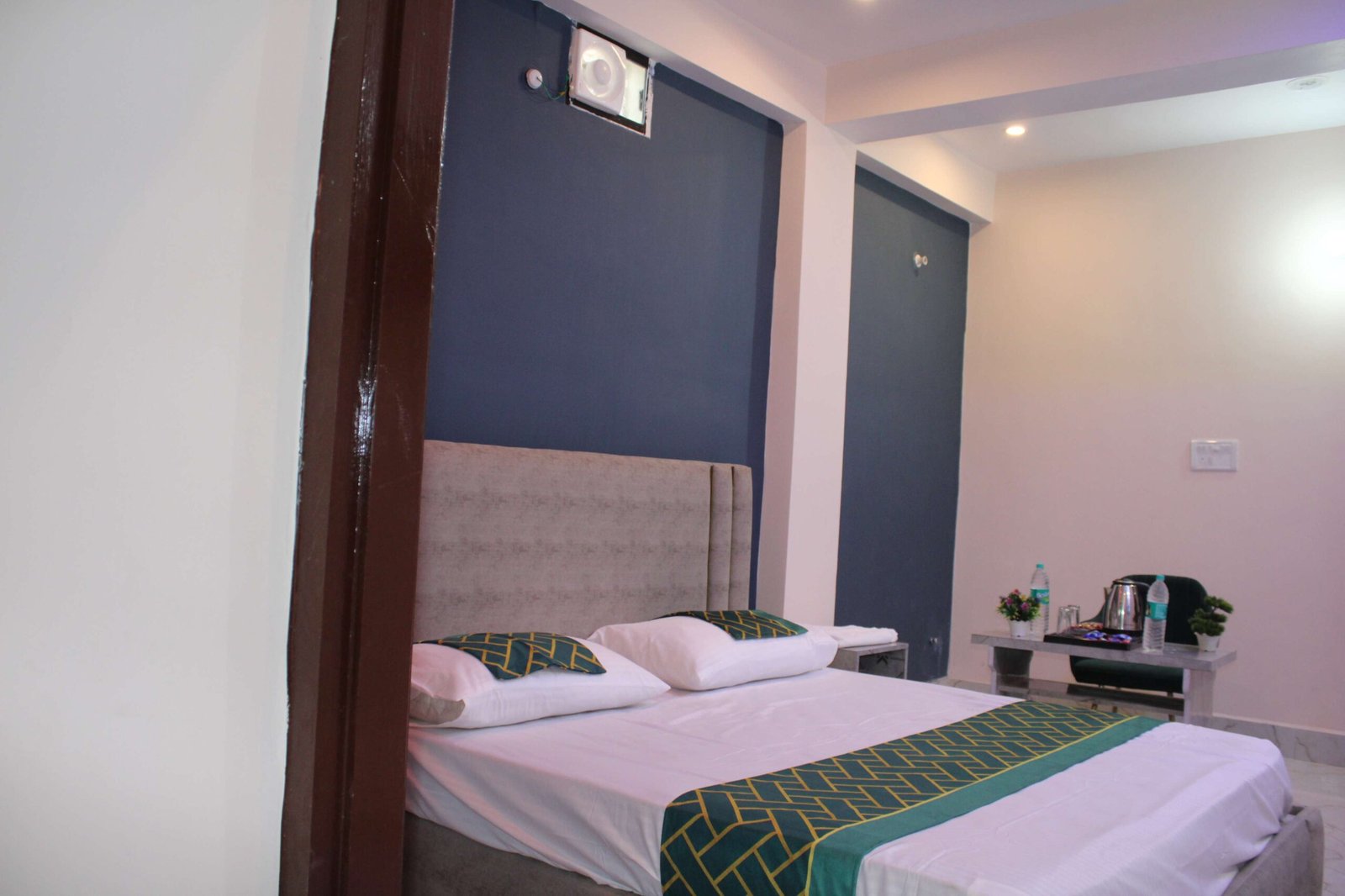 Hotel Eden Inn Room 05