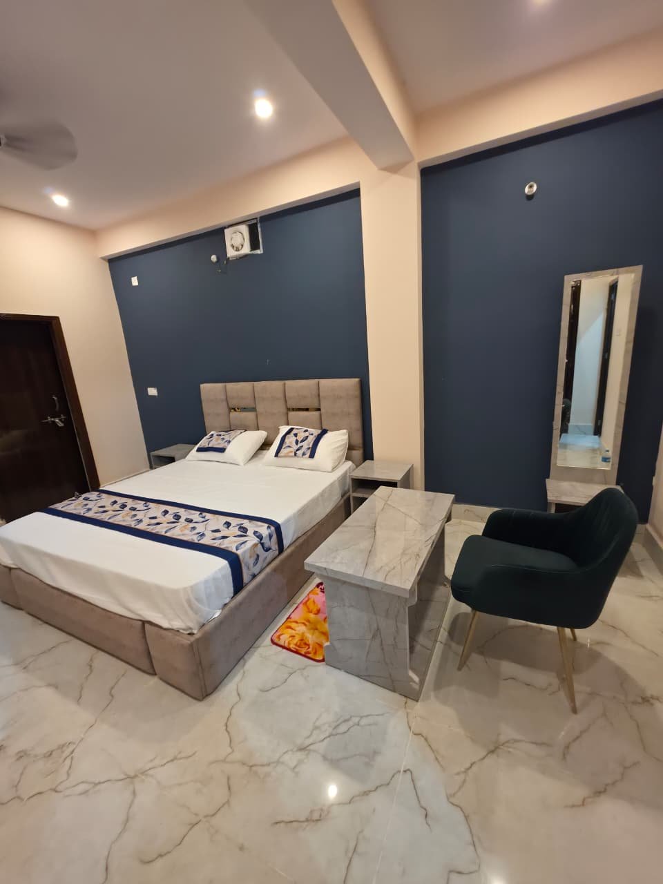 Hotel Eden Inn Premium Room